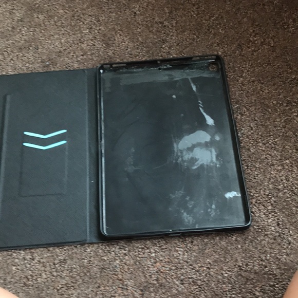 This is an ipad  case 7th and 8th gen - Picture 4 of 4